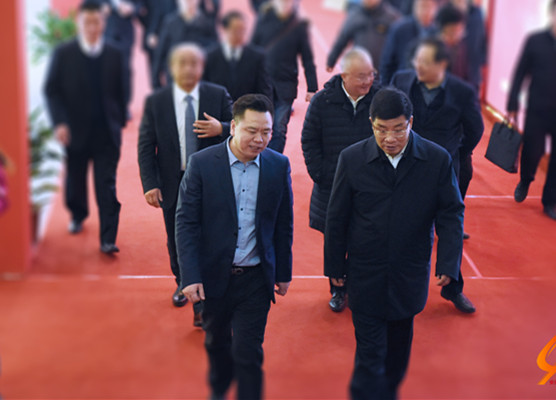 安徽省人民政府副省長何樹山參加2018安徽酒博會,杜磊董事長陪同參觀 山東中貿
